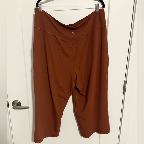 Align super high rise wide leg crop - Picture 7 of 7